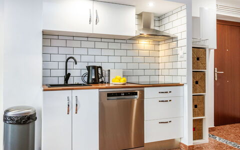 Popa: Større Bandage, Køkken, Gulvbelægning, Indretning, Køkken Apparat, Cabinetry, Countertop, Husholdningsapparat, Etage, Hjem