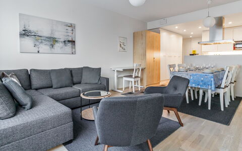 Levihonka 13: Møbel, Indretning, Gulvbelægning, Etage, Couch, Træ, Loft, Stue, Værelse, Bord