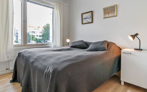 Levihonka 13: Seng, Indretning, Soveværelse, Væg, Gulvbelægning, Etage, Møbel, Sengetøj, Sengetøj, Træ