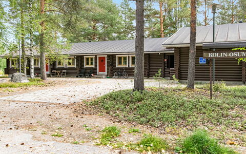 Mäkrä 3: Sommerhus, Hjem, Skygge, Gård, Sidespor, Estate, Indkørsel, Garden Bygninger, Bjælkehytte, Backyard