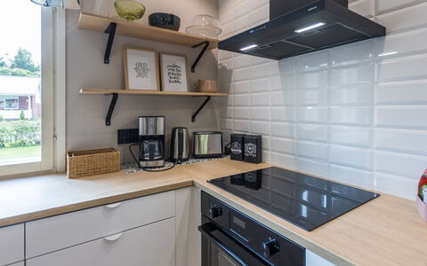 Artunkuja: Køkken, Countertop, Køkken Apparat, Træ, Indretning, Gulvbelægning, Cabinetry, Husholdningsapparat, Møbel, Større Bandage