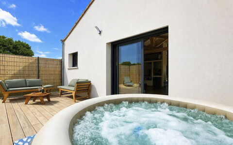 La Plaine-Sur-Mer 801: Svømmepøl, Kompositmateriale, Udvej, Eco Hotel, Jacuzzi, Gårdsplads, Udendørs Møbler, Hotel, Thermae, Villa