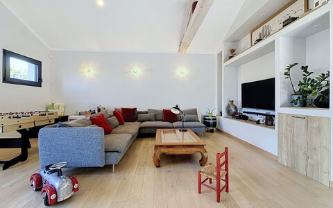 La Plaine-Sur-Mer 801: Møbel, Indretning, Gulvbelægning, Væg, Couch, Etage, Træ, Loft, Stue, Værelse