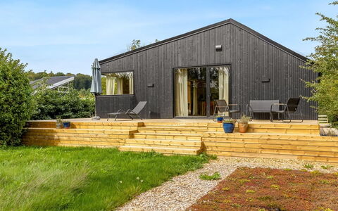 Munibert - 100M from the Sea: Busk, Sommerhus, Land Lot, Sidespor, Have, Garden Bygninger, Planke, Hårdttræ, Stuehus