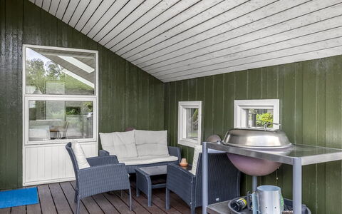 Dior - 800M from the Sea: Træ, Loft, Gulvbelægning, Indretning, Etage, Møbel, Hårdttræ, Planke, Bejdse, Stol