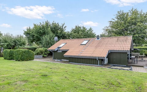 Dior - 800M from the Sea: Tag, Hus, Hjem, Sommerhus, Sidespor, Estate, Stuehus, Have, Lawn, Garden Bygninger