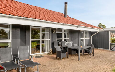 Helrun - 800M from the Sea: Hjem, Skygge, Estate, Udendørs Møbler, Udvej, Stol, Gård, Veranda, Hårdttræ, Design