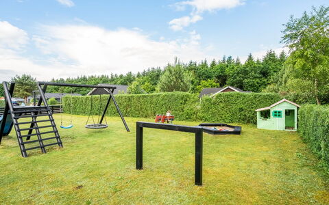 Tobias - 30Km from the Sea: Græs, Have, Land Lot, Lawn, Skygge, Landscaping, Backyard, Fritid, Parkere, Gård