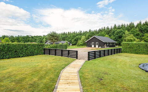 Tobias - 30Km from the Sea: Have, Lawn, Sommerhus, Hegn, Landscaping, Skygge, Gård, Parkere, Home Fencing, Stuehus