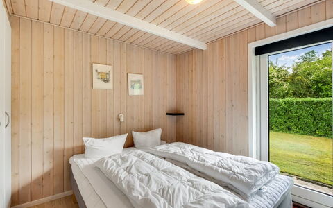 Tobias - 30Km from the Sea: Træ, Soveværelse, Seng, Bed Frame, Sengetøj, Sengetøj, Loft, Hårdttræ, Bejdse, Planke