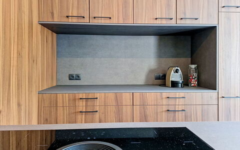 Das Maridl: Træ, Indretning, Gulvbelægning, Cabinetry, Møbel, Countertop, Etage, Køkken, Skab, Bejdse