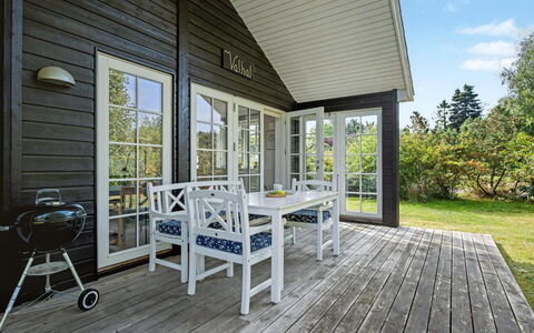 Heidrun - 400M from the Sea: Træ, Veranda, Hjem, Hus, Sommerhus, Dør, Sidespor, Dæk, Hårdttræ, Trægulve