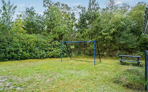 Karelia - 900M from the Sea: Blå, Busk, Have, Lawn, Skygge, Landscaping, Parkere, Gård, Backyard