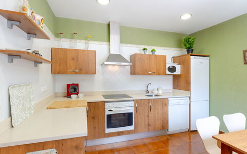 Aurea: Køkken, Køkken Apparat, Countertop, Cabinetry, Større Bandage, Møbel, Gulvbelægning, Indretning, Træ, Husholdningsapparat