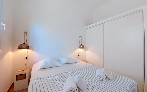 Casa San Ciprianu: Væg, Indretning, Gulvbelægning, Etage, Loft, Møbel, Soveværelse, Lejlighed, Seng, Værelse
