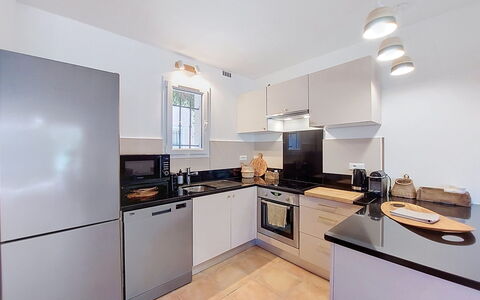 Casa San Ciprianu: Køkken Apparat, Køkken, Større Bandage, Countertop, Indretning, Møbel, Cabinetry, Komfur, Gulvbelægning, Husholdningsapparat