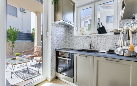 Le Vito: Køkken, Køkken Apparat, Countertop, Større Bandage, Indretning, Gulvbelægning, Cabinetry, Husholdningsapparat, Møbel, Etage