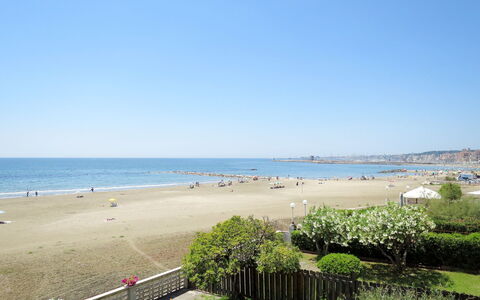 Il Giardino di Anzio: Krop Af Vand, Strand, Kyst, Horisont, Hav, Kyst, Coastal Og Oceaniske Landskabsformer, Sand, Ocean, Skygge