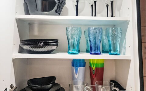 Worławki 100: Reoler, Hylde, Bordservice, Møbel, Serveware, Tallerkner, Køkken, Skab, Cabinetry