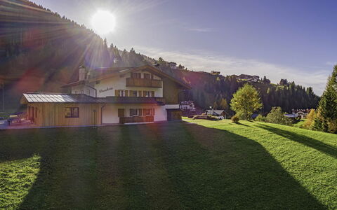 Chalet Dumbria Dolomites: Hus, Hjem, Sommerhus, Landskab, Landdistrikt, Menneskelig Bosættelse, Hill Station, Hældning, Landsby, Lærk