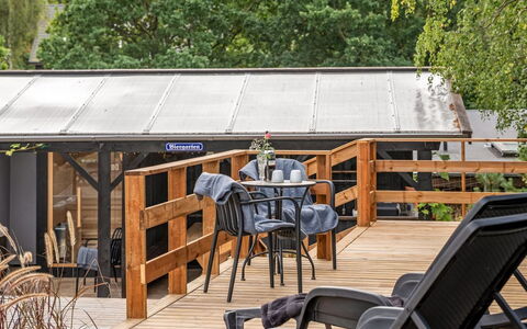 Geeske - 1.1Km from the Sea: Træ, Møbel, Dæk, Veranda, Hårdttræ, Skygge, Bejdse, Sommerhus, Udendørs Møbler, Udendørs Struktur