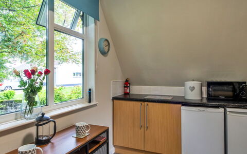 Foxgloves Valley Lodge: Indretning, Træ, Møbel, Gulvbelægning, Loft, Etage, Værelse, Countertop, Køkken, Sanitærarmatur