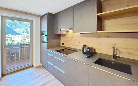 Mayrhofen 44: Køkken, Gulvbelægning, Træ, Countertop, Indretning, Cabinetry, Hjem, Etage, Husholdningsapparat, Værelse