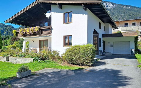Ferienhaus Lanzinger: Bygning, Hus, Tag, Busk, Hjem, Boligområde, Sommerhus, Menneskelig Bosættelse, Landdistrikt