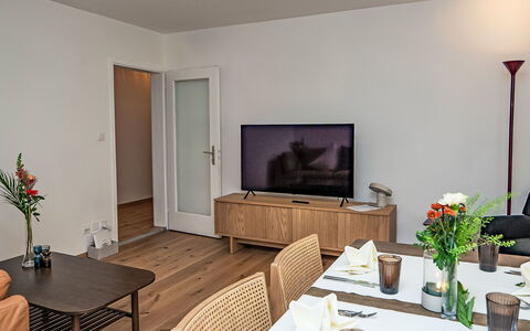 Chesa Salet: Busk, Hus, Boligområde, Hjem, Have, Skygge, Gård, Gårdsplads, Blomsterkrukke