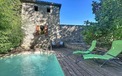Chateau de la Favède: Blå, Svømmepøl, Arkitektur, Kompositmateriale, Estate, Hacienda, Water Feature, Villa, Udvej, Eco Hotel