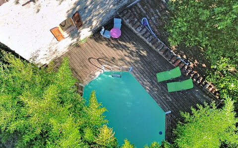 Chateau de la Favède: Svømmepøl, Backyard, Udvej, Water Feature, Paraply