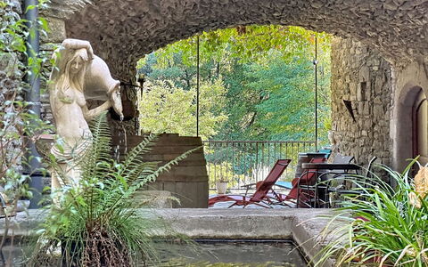 Chateau de la Favède: Rots, Stenmur, Water Feature, Have, Backyard, Landscaping, Flise, Hacienda, Dam, Stueplante