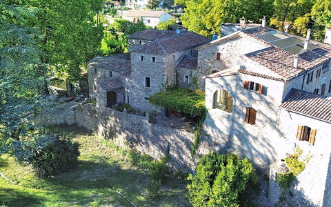 Chateau de la Favède: Bygning, Væg, Arkitektur, Hus, Landdistrikt, Stenmur, Estate, Slot, Landsby, Hacienda