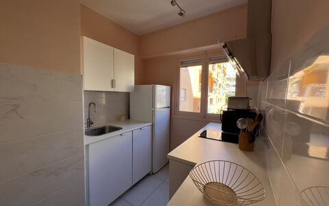Le Magellan: Større Bandage, Gulvbelægning, Etage, Køkken, Køkken Apparat, Countertop, Indretning, Cabinetry, Køkkenvask, Værelse