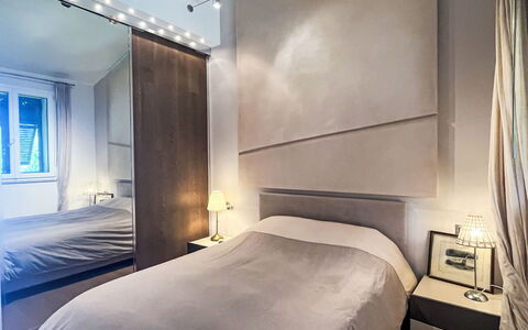 Borgo dei Fiori: Møbel, Indretning, Seng, Væg, Soveværelse, Etage, Gulvbelægning, Loft, Træ, Værelse