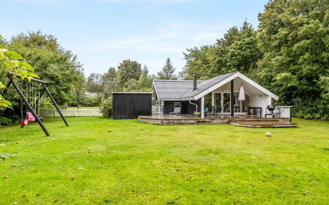 Ejler - 30Km from the Sea: Hus, Hjem, Tag, Sommerhus, Lawn, Stuehus, Estate, Have, Skygge, Landscaping