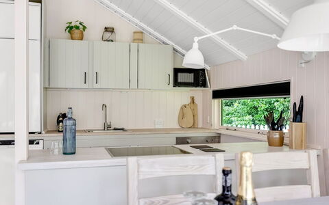 Ejler - 30Km from the Sea: Indretning, Køkken, Møbel, Countertop, Gulvbelægning, Træ, Loft, Lysarmatur, Etage, Køkken Apparat