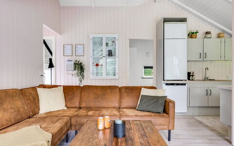 Ejler - 30Km from the Sea: Træ, Gulvbelægning, Møbel, Indretning, Couch, Etage, Stue, Loft, Hjem, Trægulve
