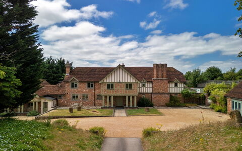Chillstone House: Altan