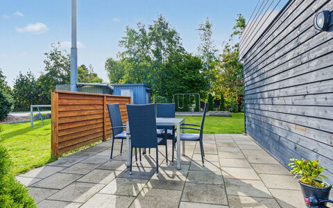 Nina - 600M from the Sea: Udendørs Møbler, Kompositmateriale, Have, Skygge, Stol, Landscaping, Gårdhave, Gård, Walkway, Flise