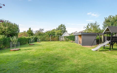 Anarosa - 6Km from the Sea: Græs, Have, Land Lot, Lawn, Backyard, Skygge, Garden Bygninger, Bunddække