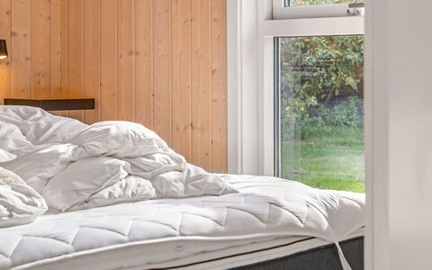 Taneli - 400M from the Sea: Soveværelse, Sengetøj, Sengetøj, Sengetøj, Seng, Bed Frame, Madras, Hårdttræ, Dyne