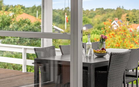 Taneli - 400M from the Sea: Møbel, Træ, Udendørs Møbler, Bord, Stol, Gulvbelægning, Etage, Veranda, Køkken & Spisebord, Udendørs Bord