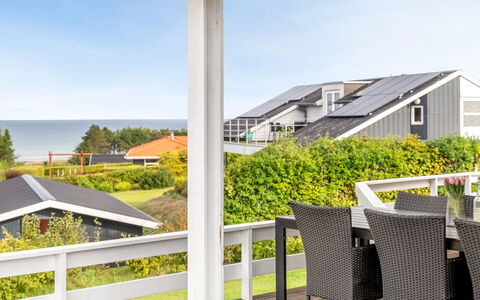 Taneli - 400M from the Sea: Træ, Veranda, Hjem, Altan, Dæk, Gelænder, Skygge, Hårdttræ, Bejdse, Estate