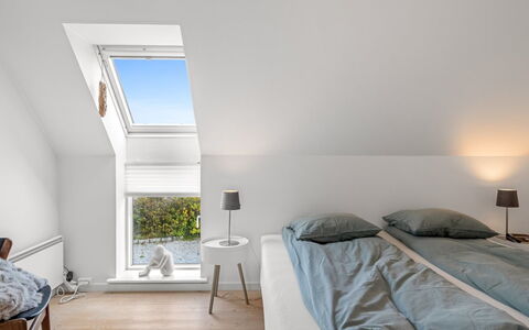Jela - 10M from the Sea: Loft, Indretning, Soveværelse, Etage, Hjem, Attic, Seng, Sengetøj, Værelse, Sengetøj