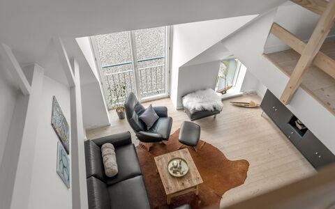 Jela - 10M from the Sea: Møbel, Indretning, Gulvbelægning, Etage, Træ, Couch, Stue, Lejlighed, Loft, Værelse