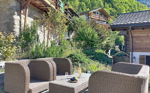 Perray 22: Sommerhus, Udendørs Møbler, Have, Skygge, Backyard, Stol, Landscaping, Gård, Veranda