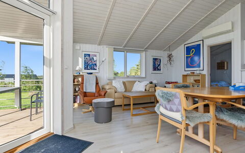 Sighrik - 600M from the Sea: Træ, Dør, Hjem, Sommerhus, Veranda, Kompositmateriale, Hårdttræ, Planke, Sidespor, Estate