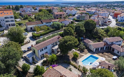 Istria Serenity: Bygning, Boligområde, Hus, Stad, Kvarter, Hjem, Tag, Forstad, Menneskelig Bosættelse, Estate