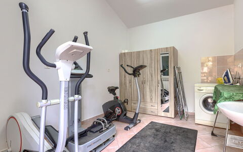 Istria Serenity: Gulvbelægning, Etage, Indretning, Værelse, Loft, Øvelse Maskine, Træningsudstyr, Sanitærarmatur, Hotel, Gym
